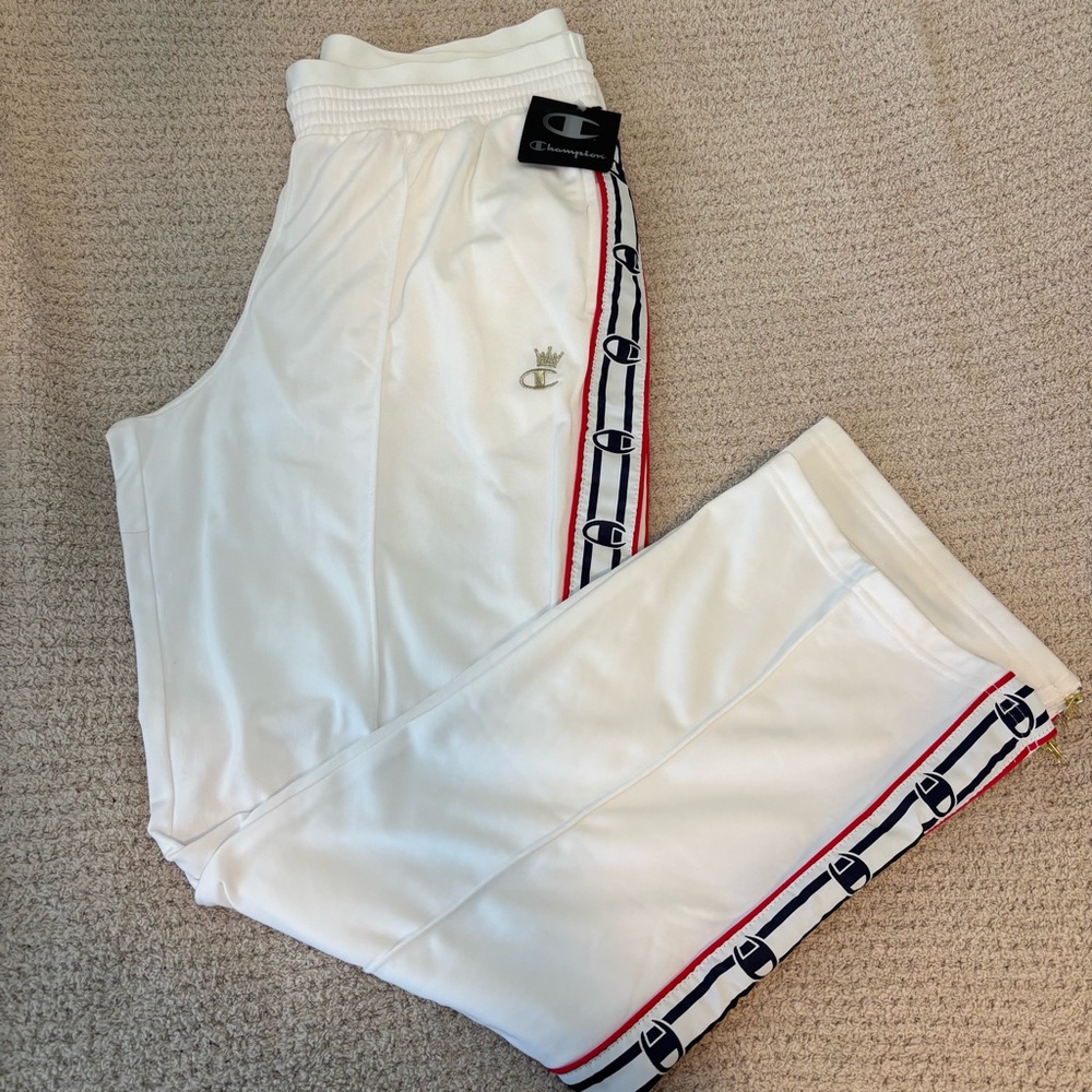 Champion White sweats with Logo Trim